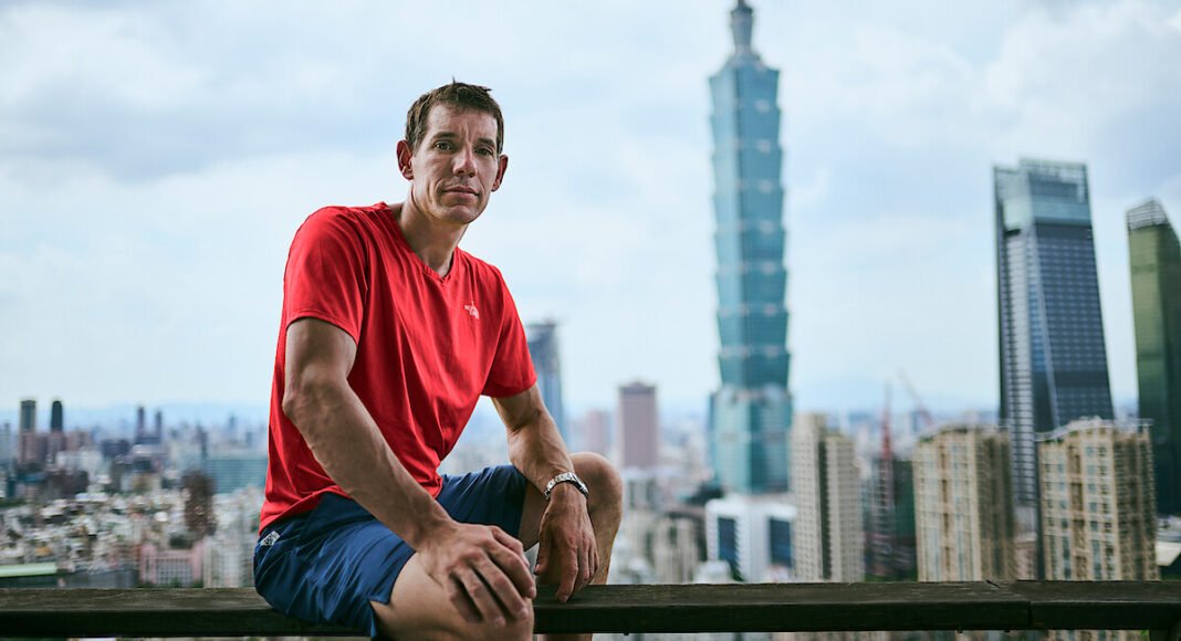 Skyscraper Live: खराब कमेंट्री के चलते नेटफ्लिक्स का लाइव इवेंट हुआ फ्लॉप, दर्शक हुए नाराज़