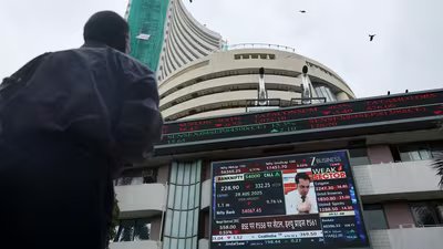 सेंसेक्स-निफ्टी में भारी गिरावट से निवेशकों के 16 लाख करोड़ डूबे, अडानी ग्रुप के शेयरों को बड़ा नुकसान