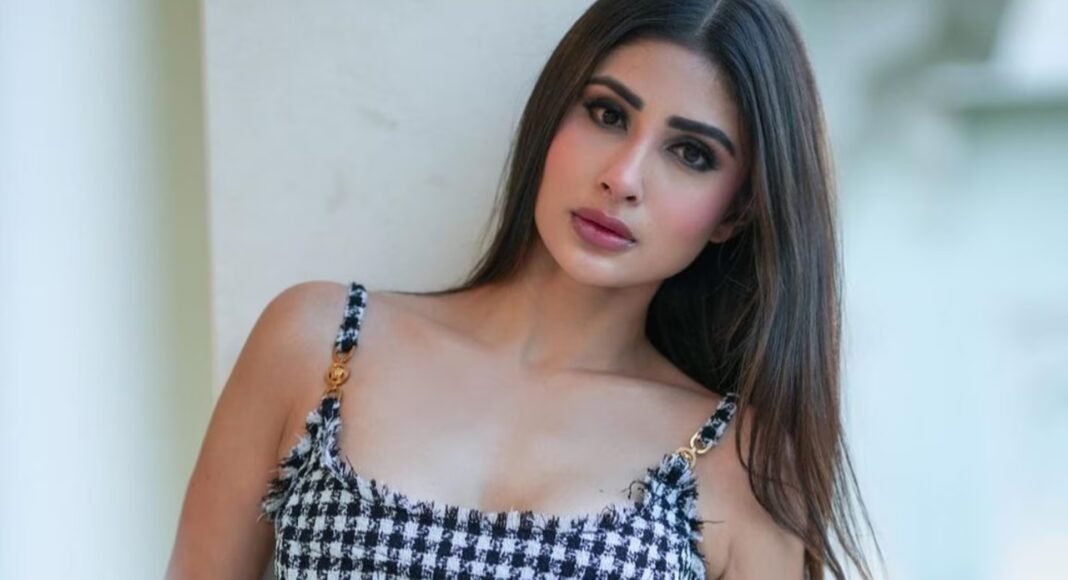 हरियाणा के शादी समारोह में मौनी रॉय से बदसलूकी